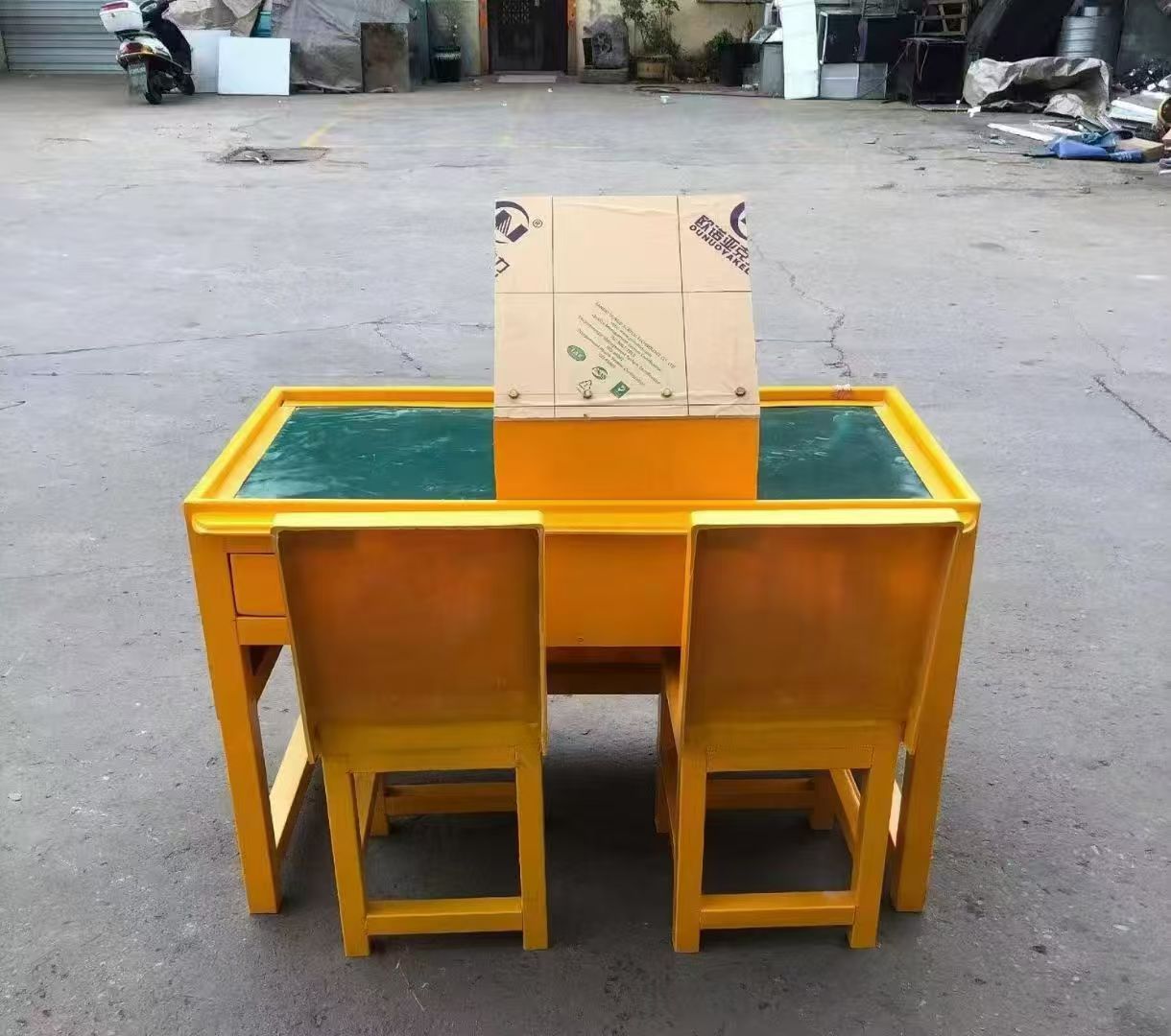 句容防静电导通桌井下煤矿火工品发放桌：危险品流转的安全守护者
